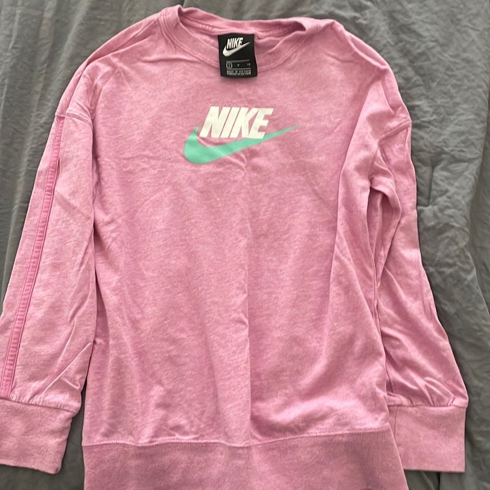 Nike girls long sleeve T shirt-size small
